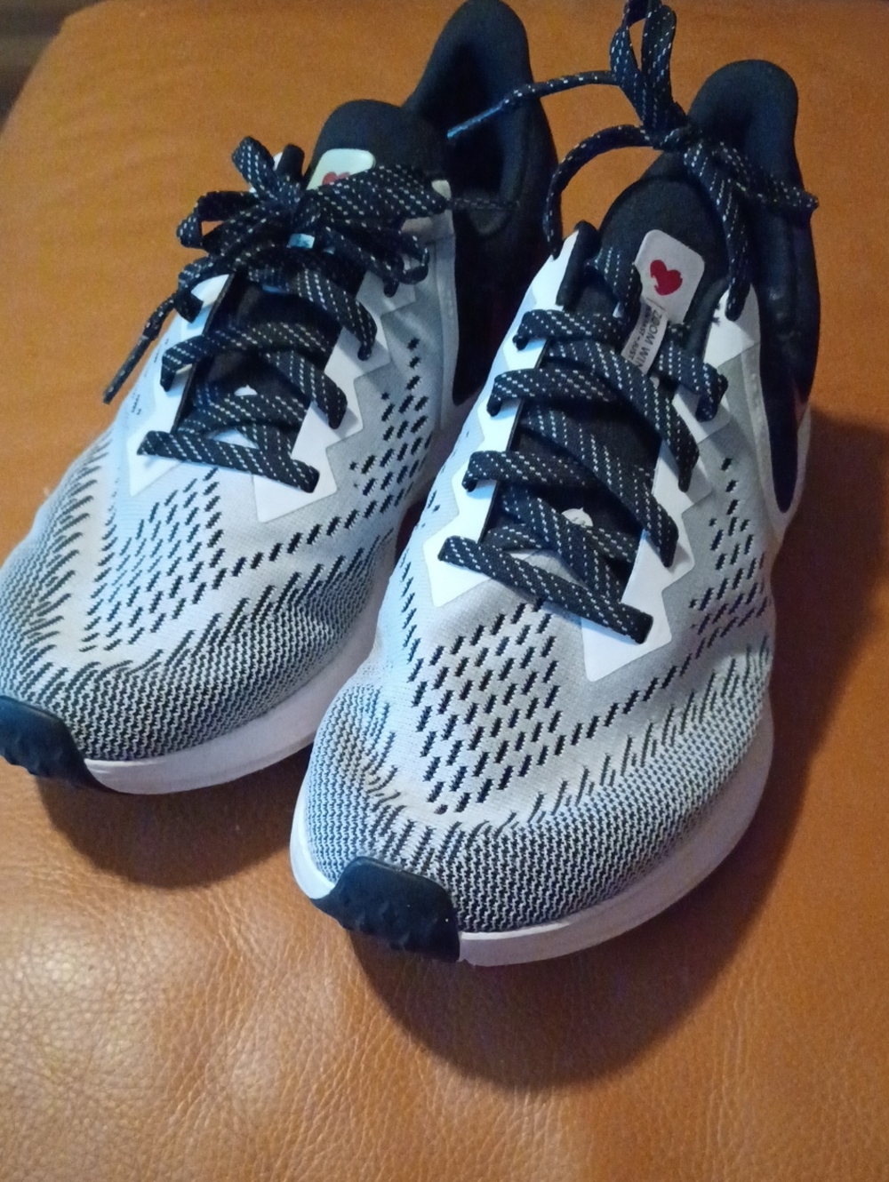 > Nike Zoom Winflo 6 Women'sc Running Shoe - Black & White Size 10